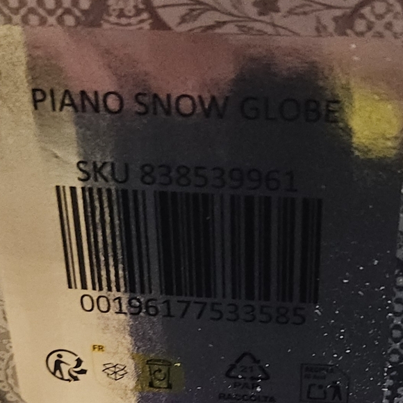 Taylor Swift The Eras Tour Acoustic Piano Snow Globe - Picture 8 of 8